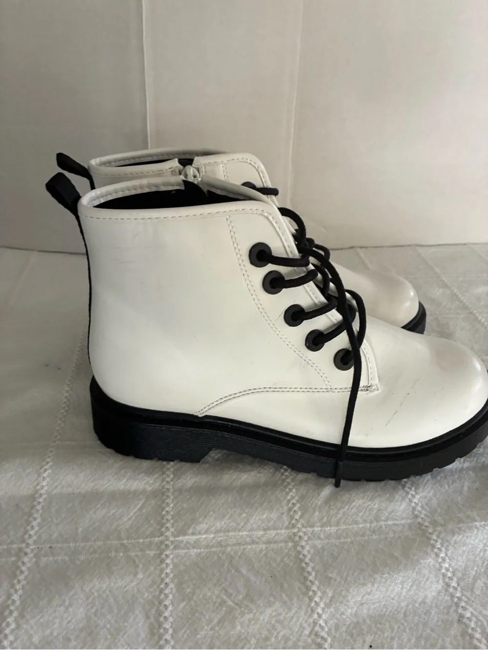 Steve Madden Y2K Shortie Lace Up Lug Sole Side Zip Combat Boot White Size 5